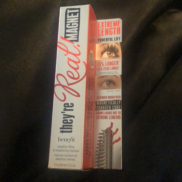 Benefit They're Real! Magnet Extreme Mascara - Picture 6 of 7